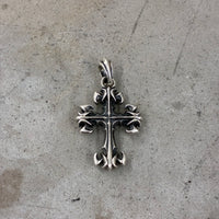 DEAL DESIGN CROSS PENDANT