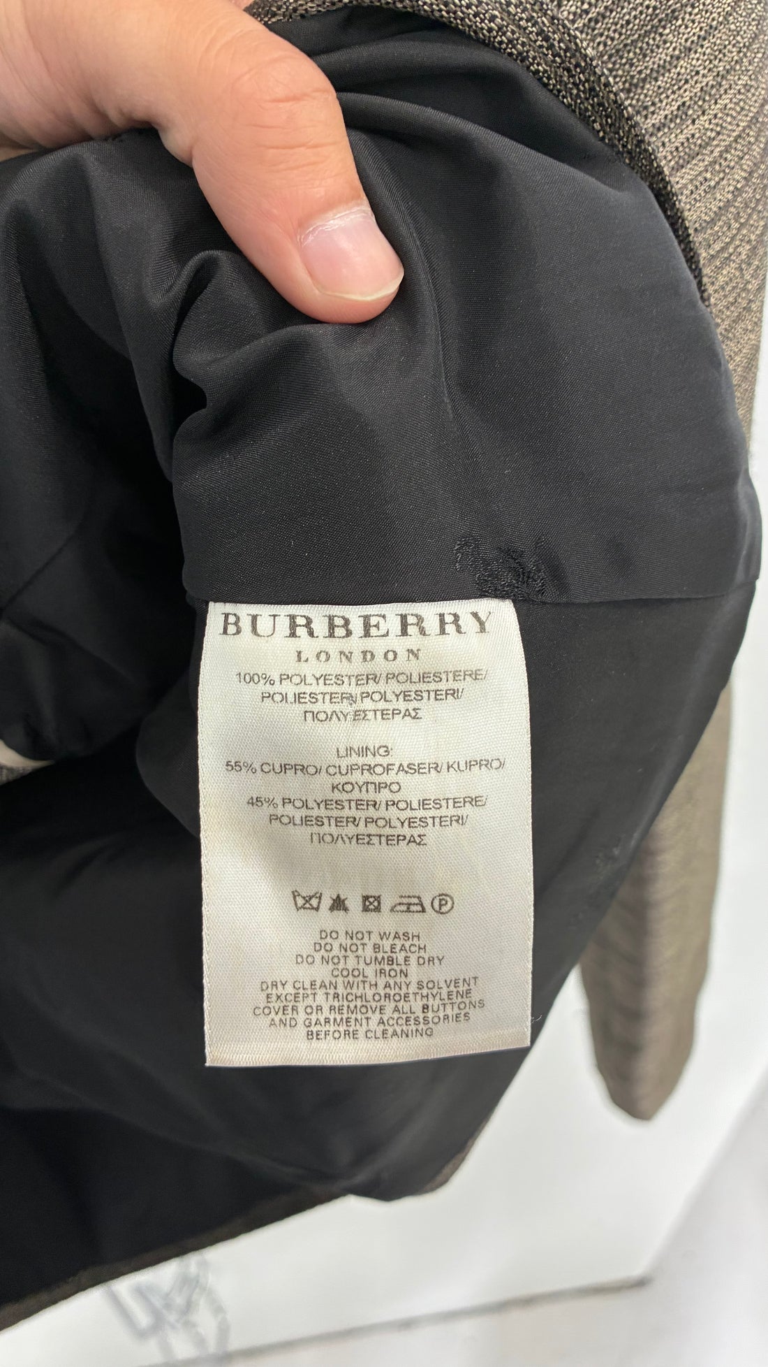 BURBERRY LONDON ROUNDNECK ZIP UP JACKET
