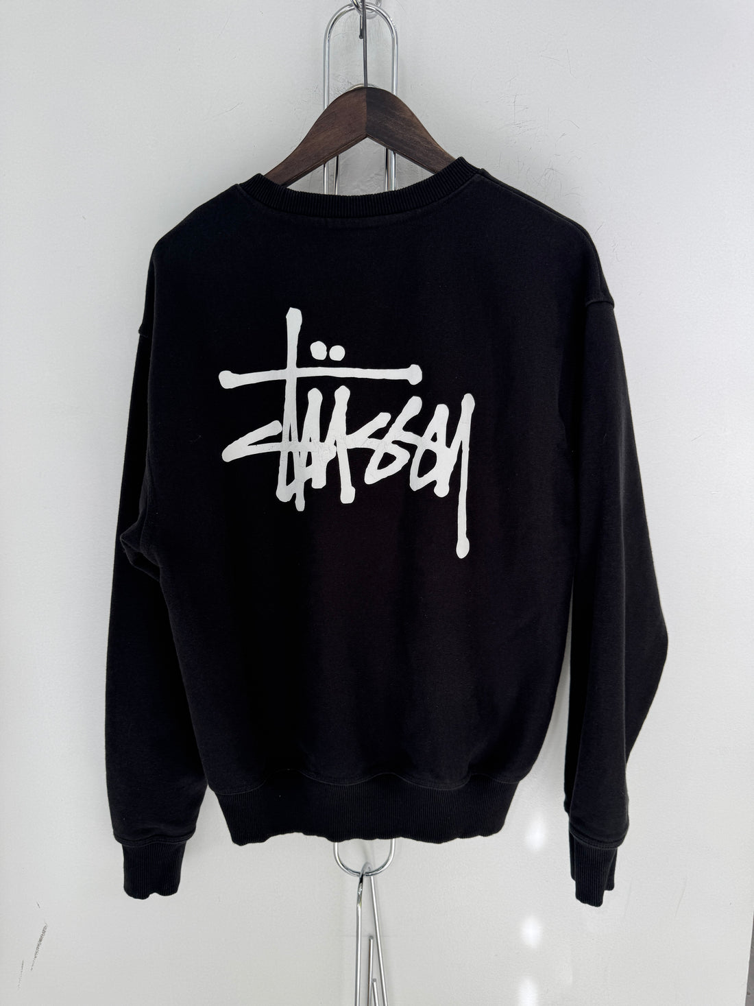 STUSSY LOGO CREWNECK SWEATER
