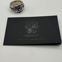 LEATHERS & TREASURES 2011 SPINNER SCROLL SKULL RING