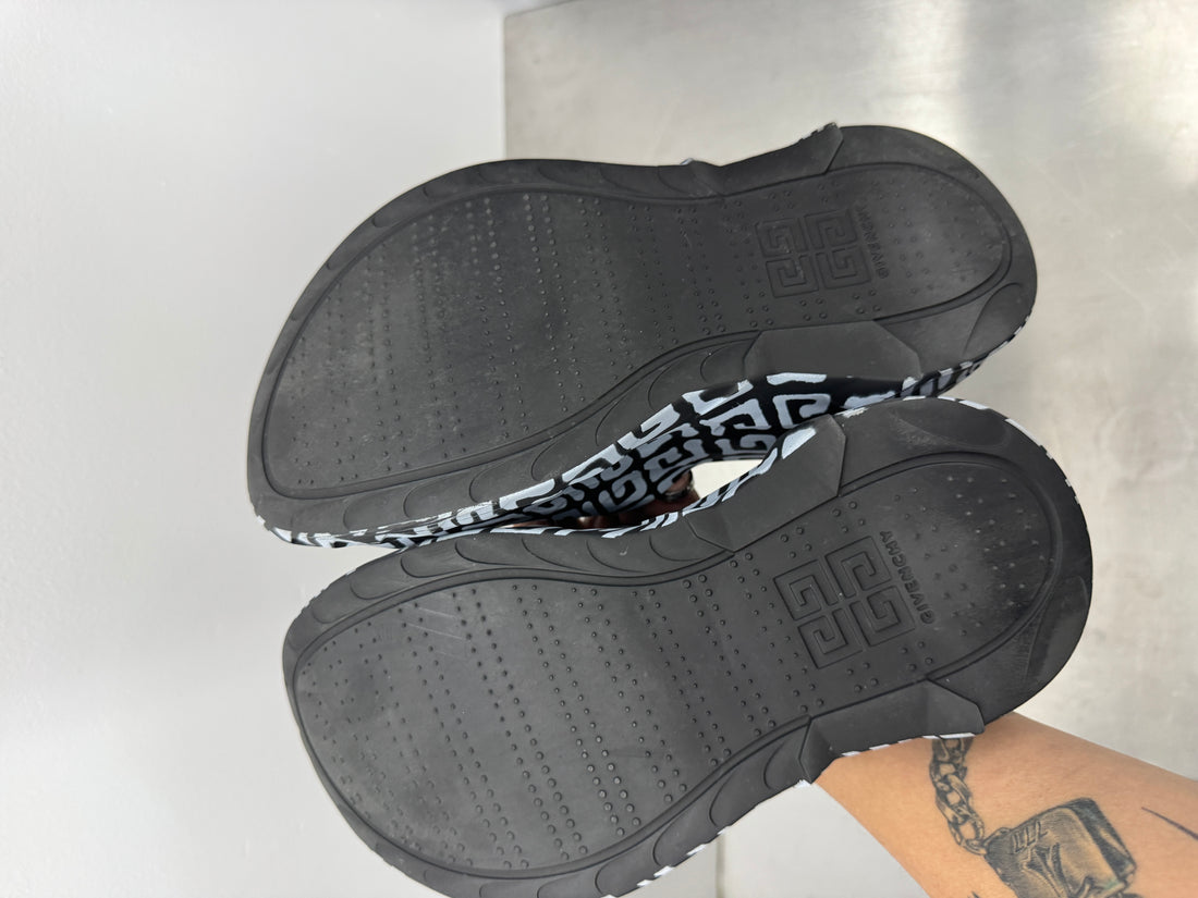 GIVENCHY X CHITO MARSHMALLOW SANDALS