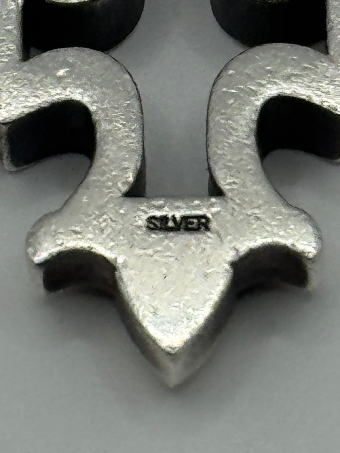 ARK SECRET BASE LILY CROSS PENDANT