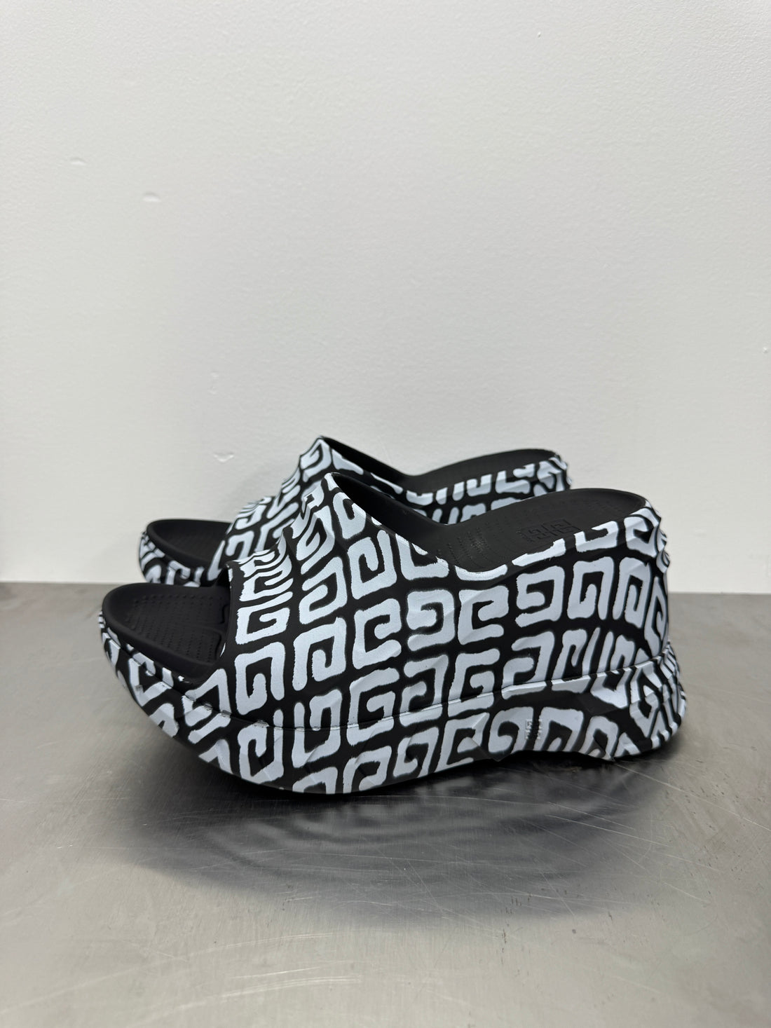 GIVENCHY X CHITO MARSHMALLOW SANDALS