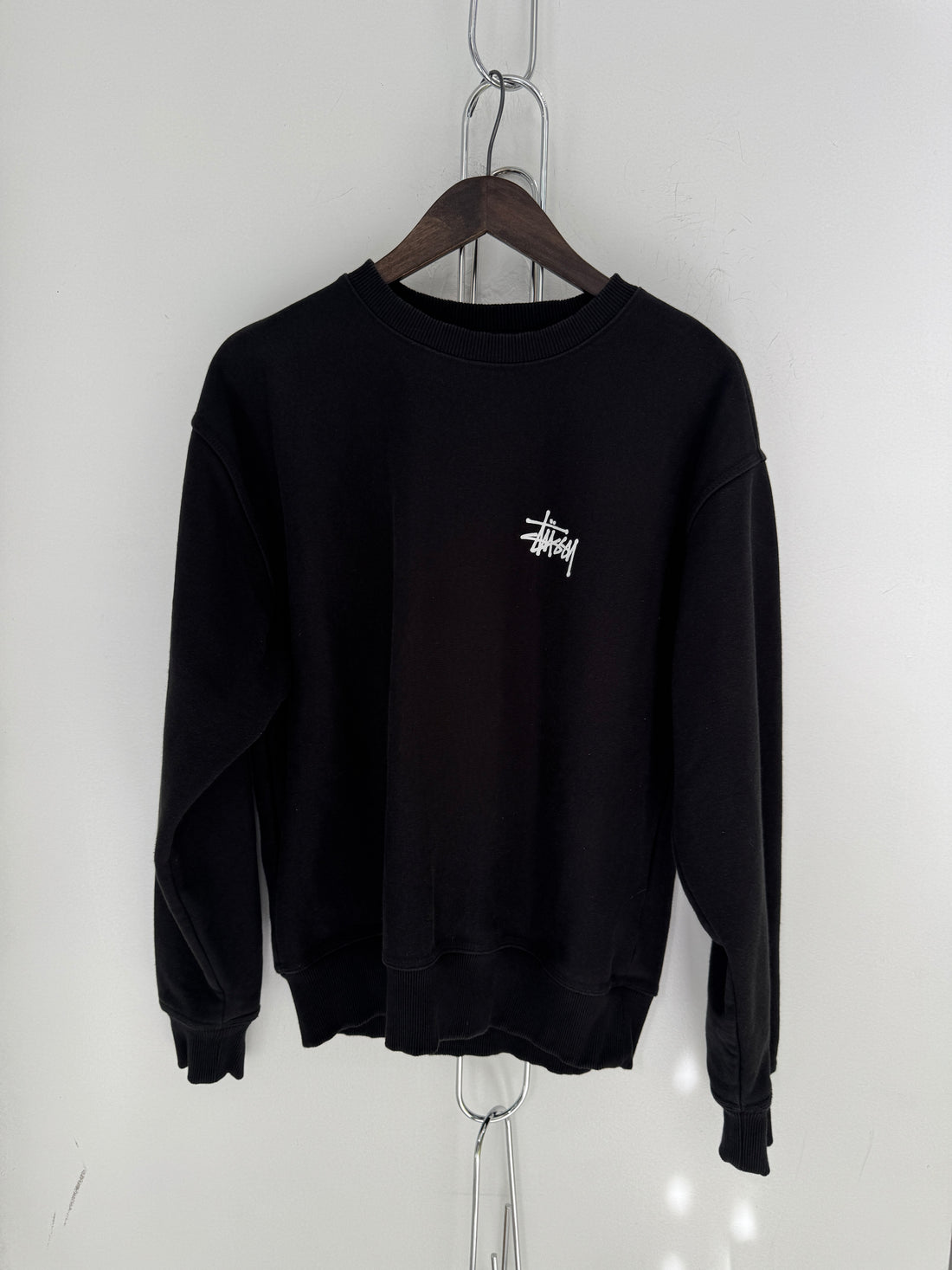 STUSSY LOGO CREWNECK SWEATER