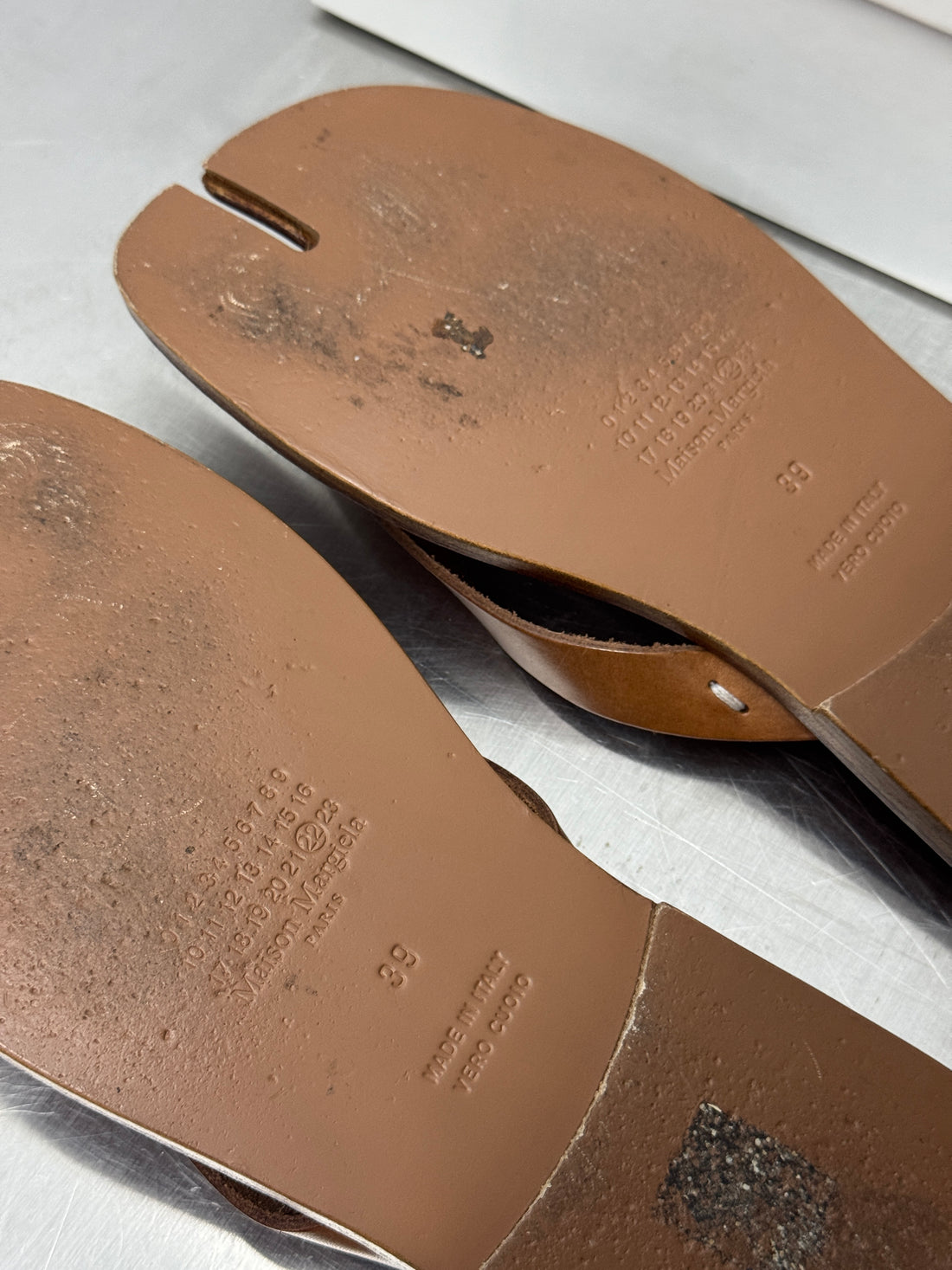 MARGIELA LEATHER TABI SANDAL