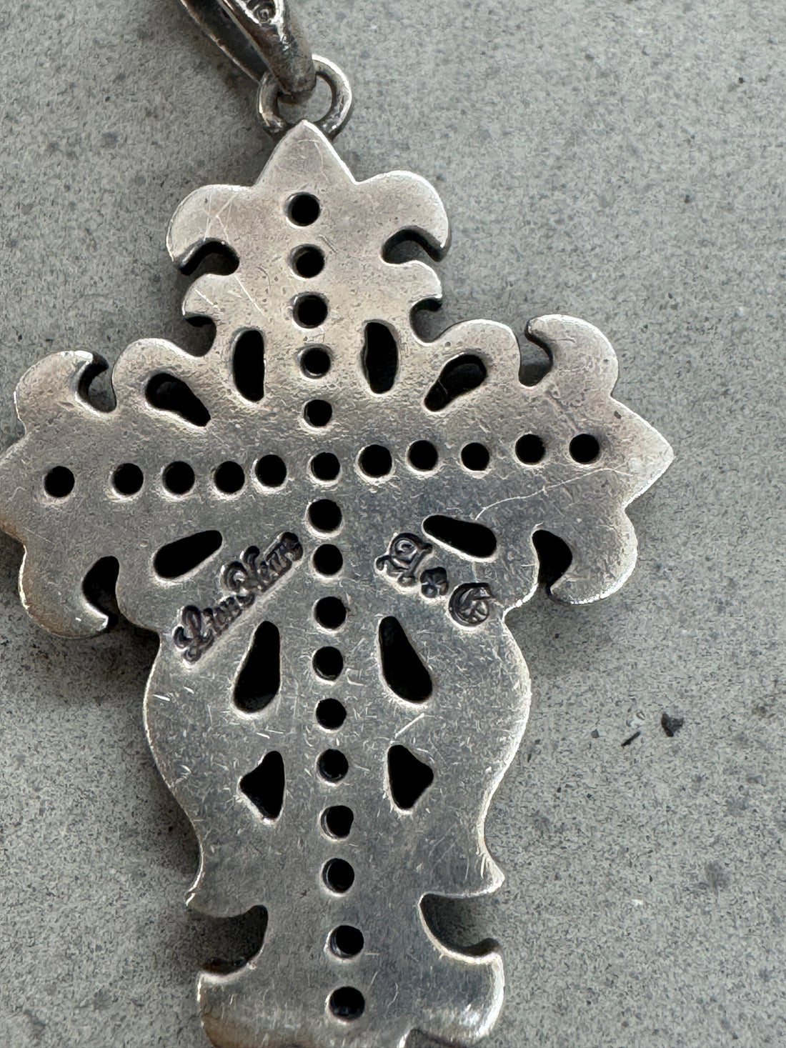 A&G X LION HEART VINE CROSS PENDANT W/PINK SAPPHIRE STONES