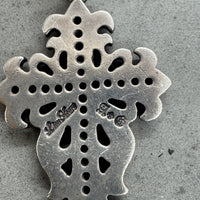 A&G X LION HEART VINE CROSS PENDANT W/PINK SAPPHIRE STONES