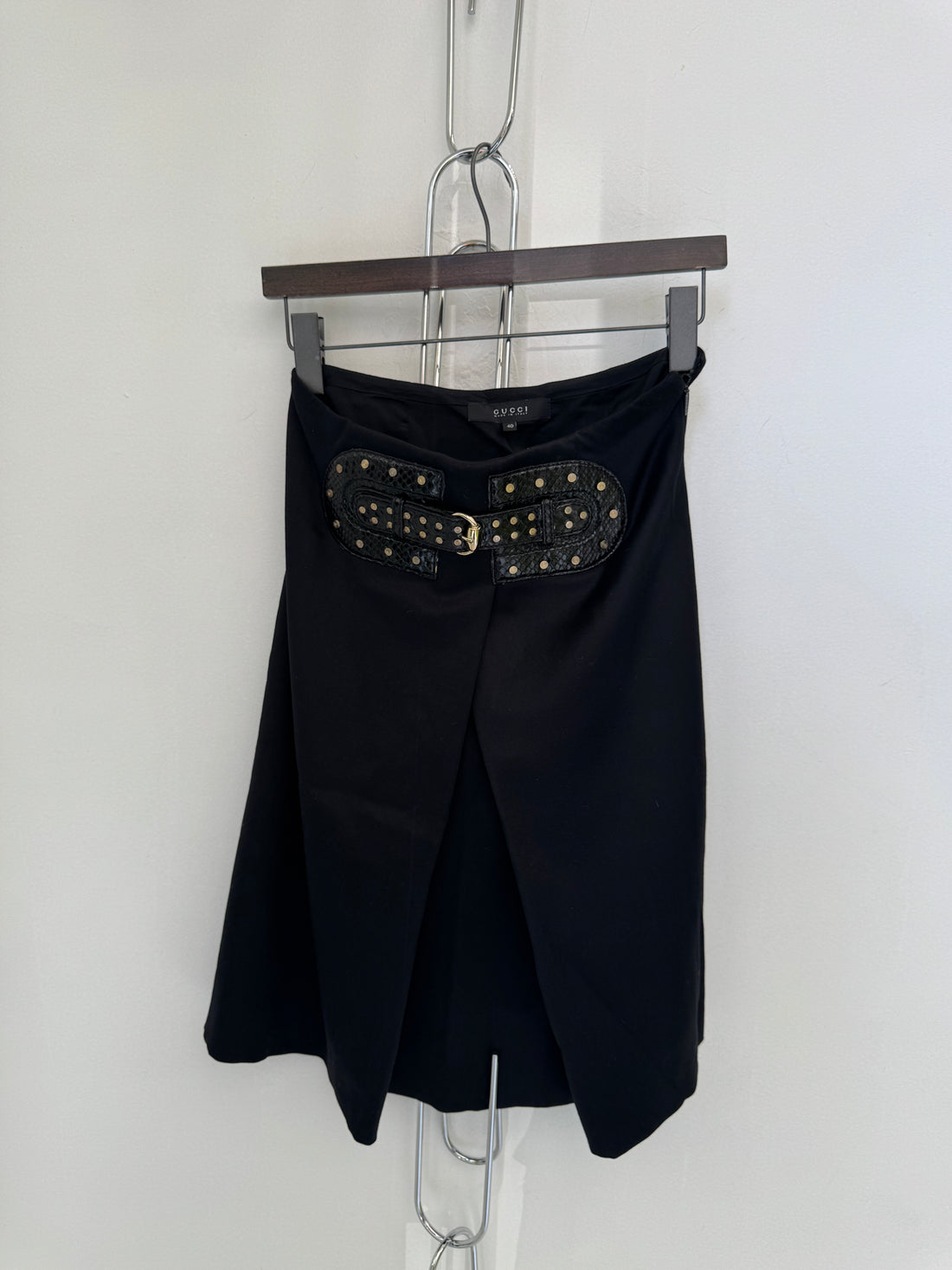 2006 GUCCI BLACK WOOL FRONT BUCKLE MIDI SKIRT