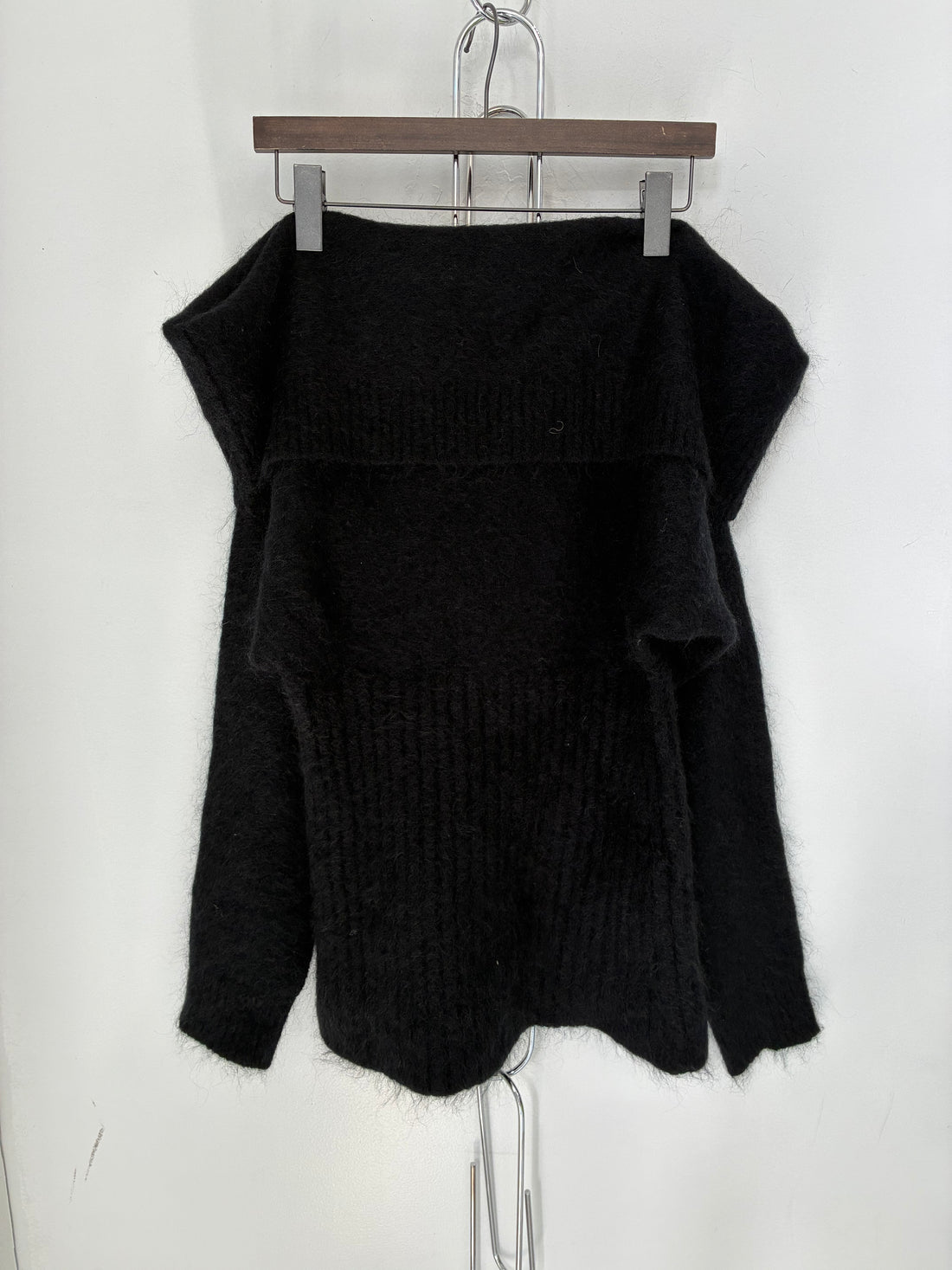 ACNE STUDIOS BLACK OFF THE SHOULDER SWEATER