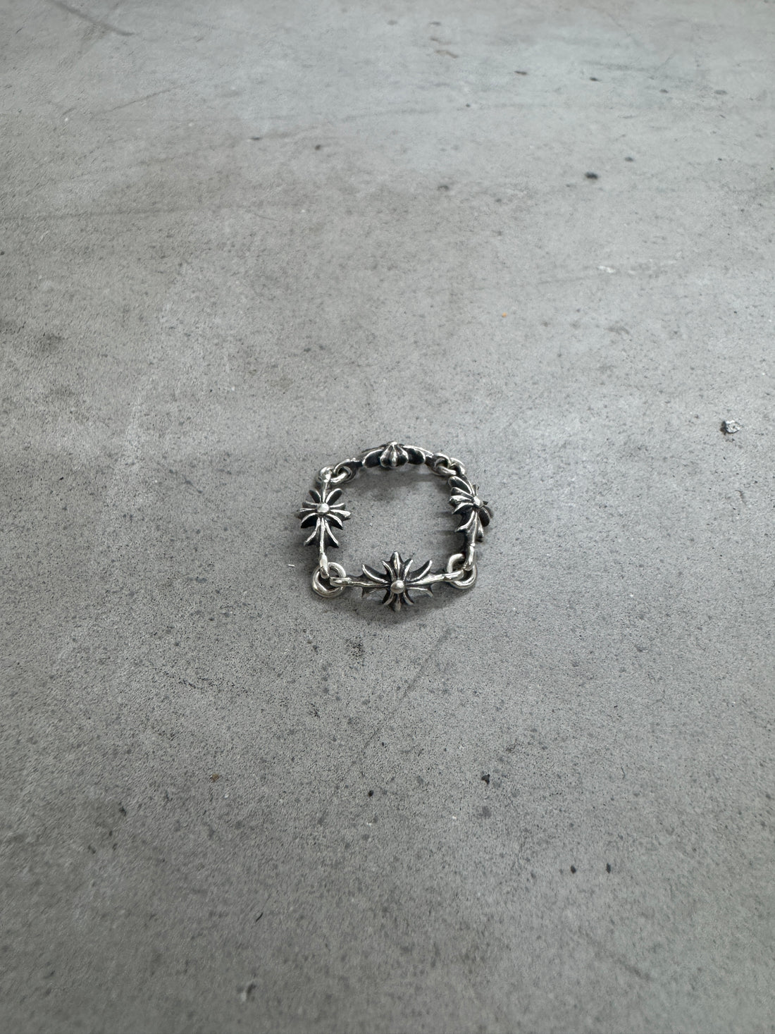 CHROME HEARTS TINY E RING
