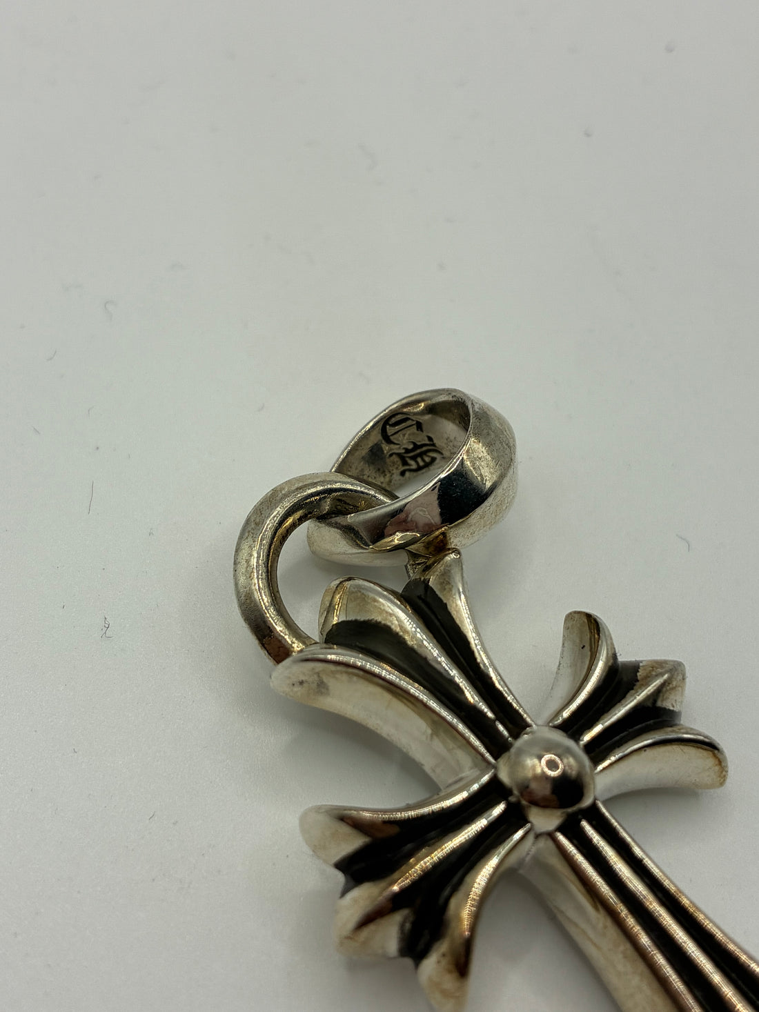 CHROME HEARTS SMALL CROSS PENDANT