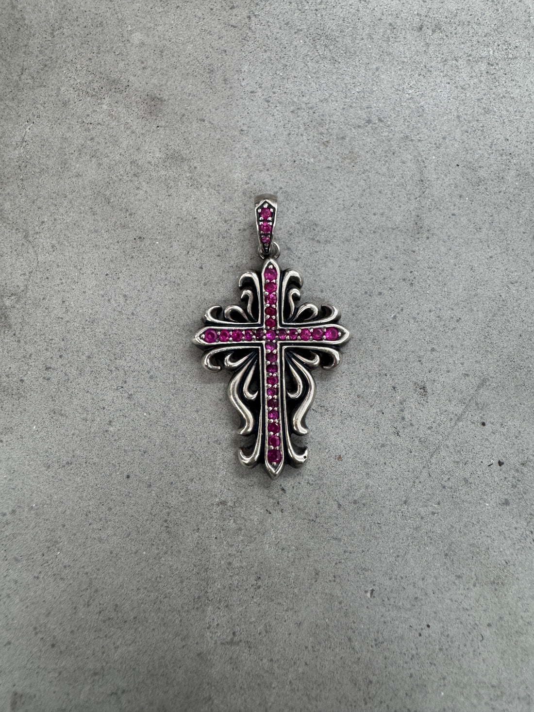 A&G X LION HEART VINE CROSS PENDANT W/PINK SAPPHIRE STONES