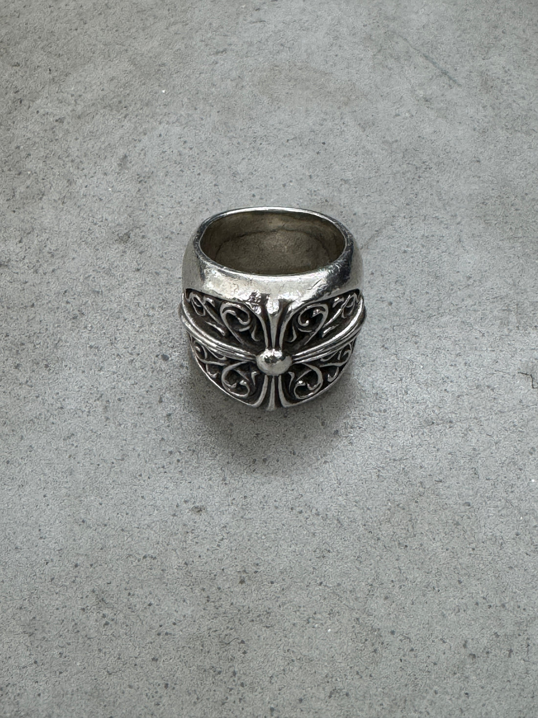 CHROME HEARTS OVAL CROSS RING