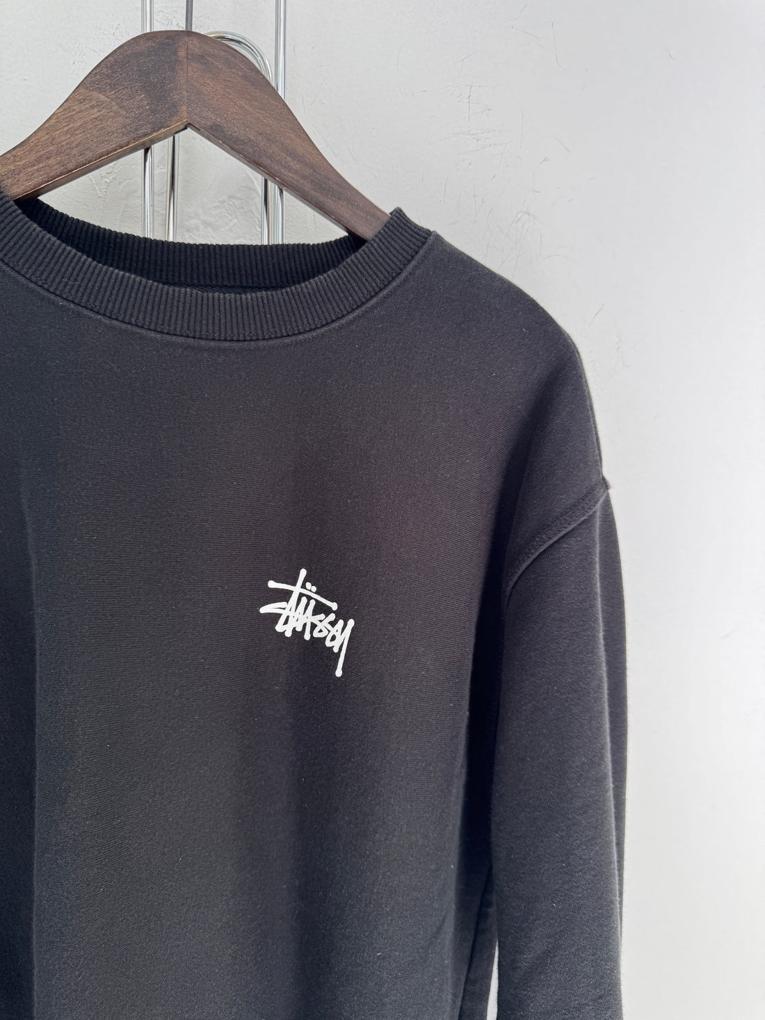 STUSSY LOGO CREWNECK SWEATER