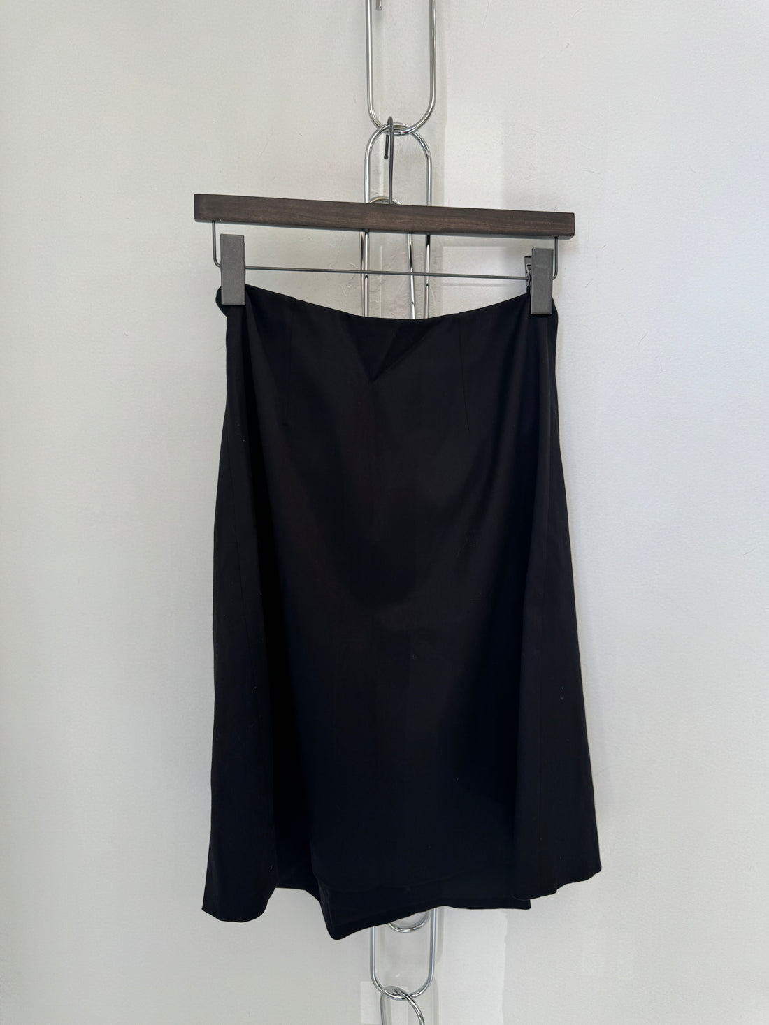 2006 GUCCI BLACK WOOL FRONT BUCKLE MIDI SKIRT