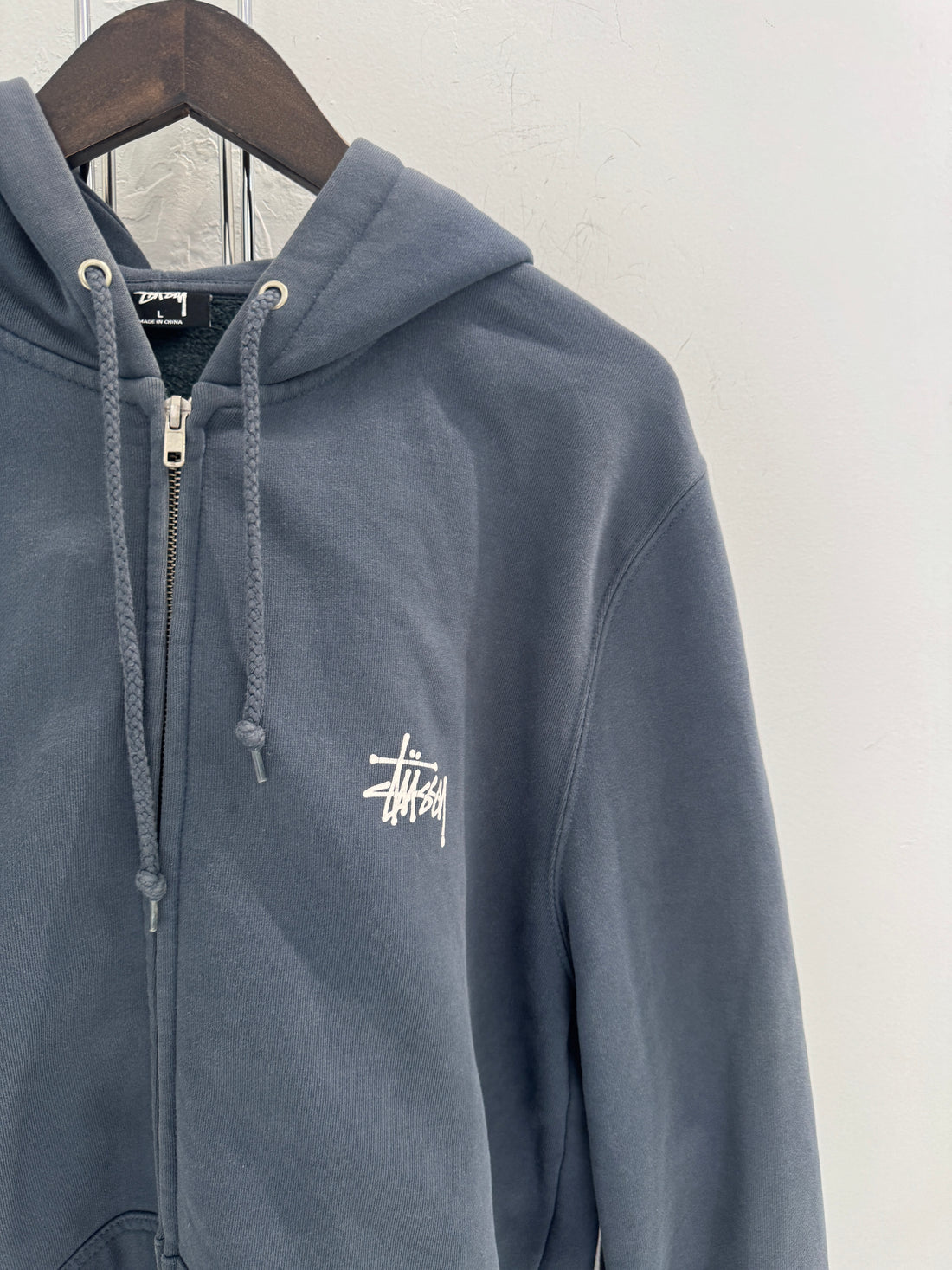 STUSSY NAVY LOGO ZIP UP HOODIE