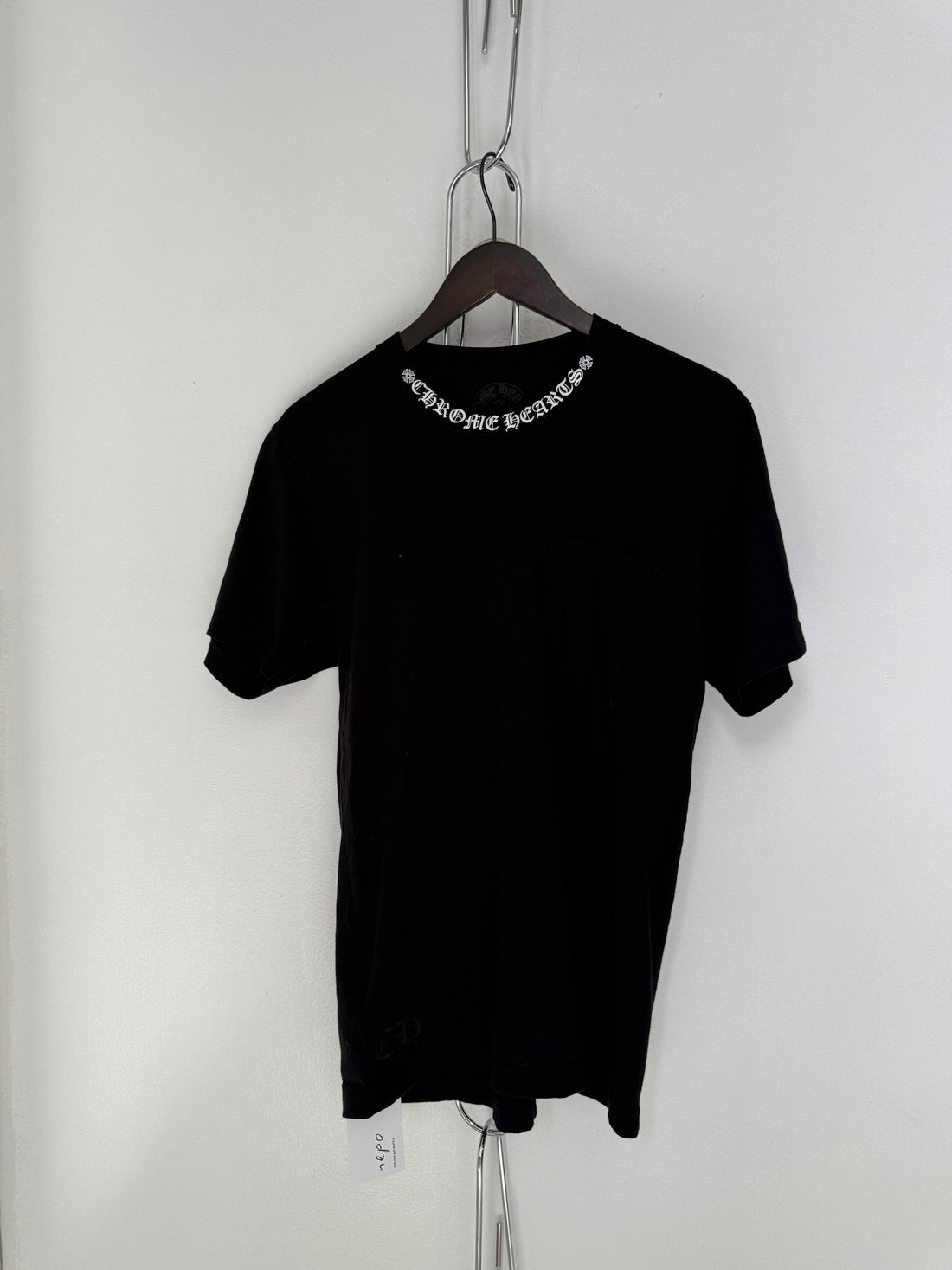 CHROME HEARTS NECK LOGO POCKET TEE