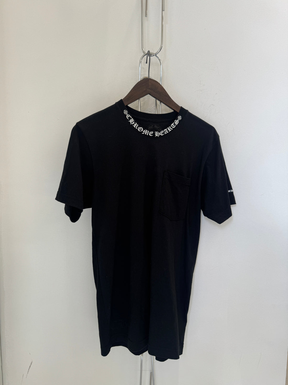 CHROME HEARTS NECK LOGO POCKET TEE