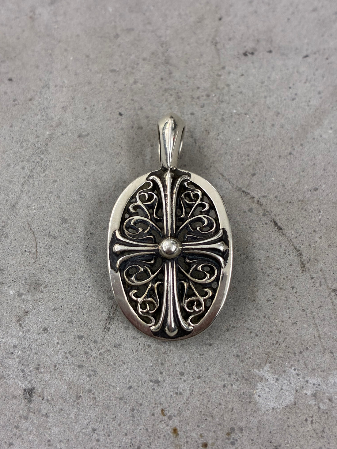 CHROME HEARTS BRAND NEW OVAL CROSS PENDANT