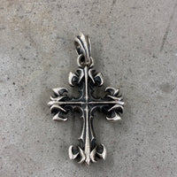 DEAL DESIGN CROSS PENDANT