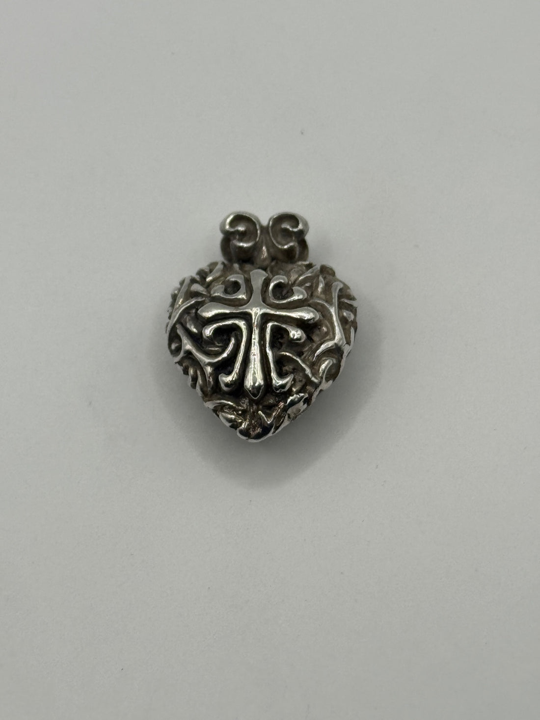 A&G FLORAL HEARTS CROSS PENDANT