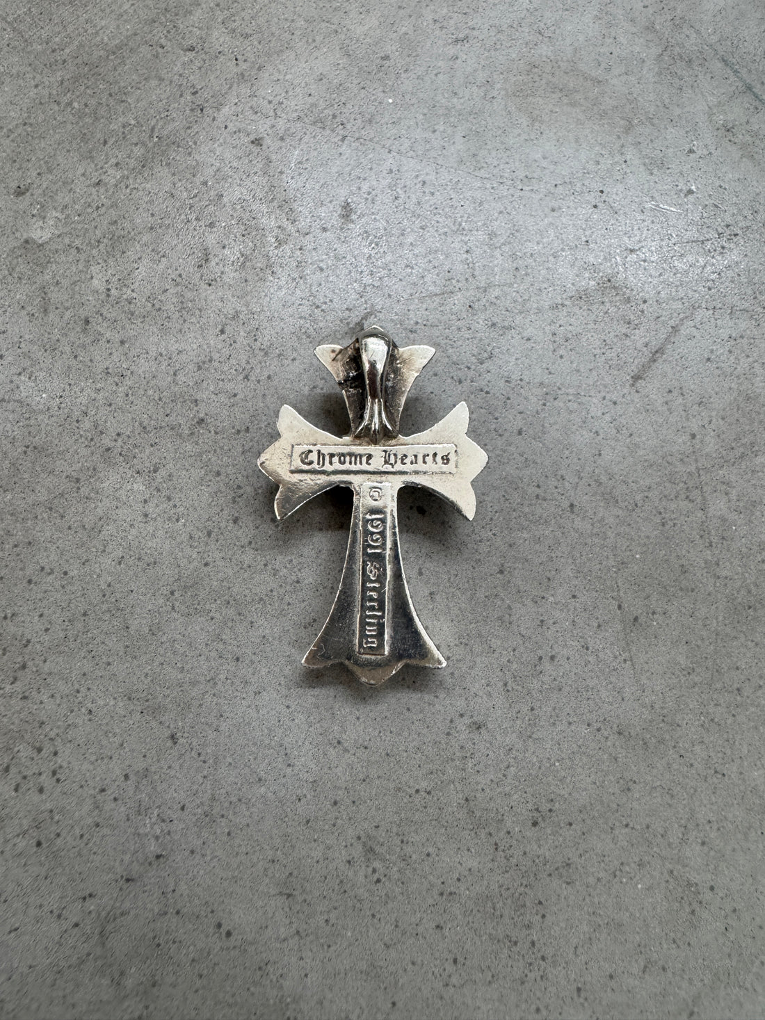 CHROME HEARTS SMALL CROSS PENDANT