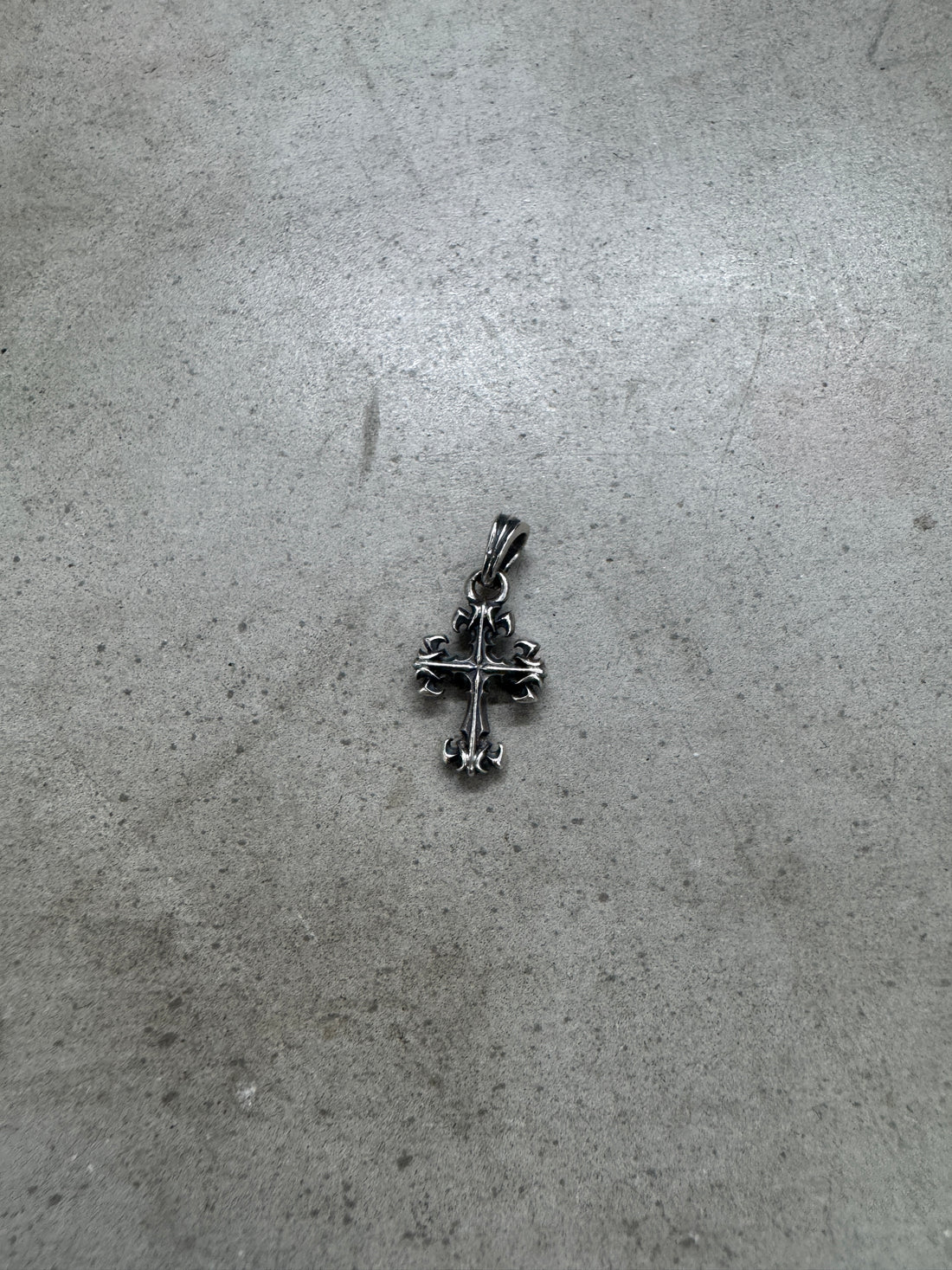 DEAL DESIGN RUBY XXS GL CROSS PENDANT