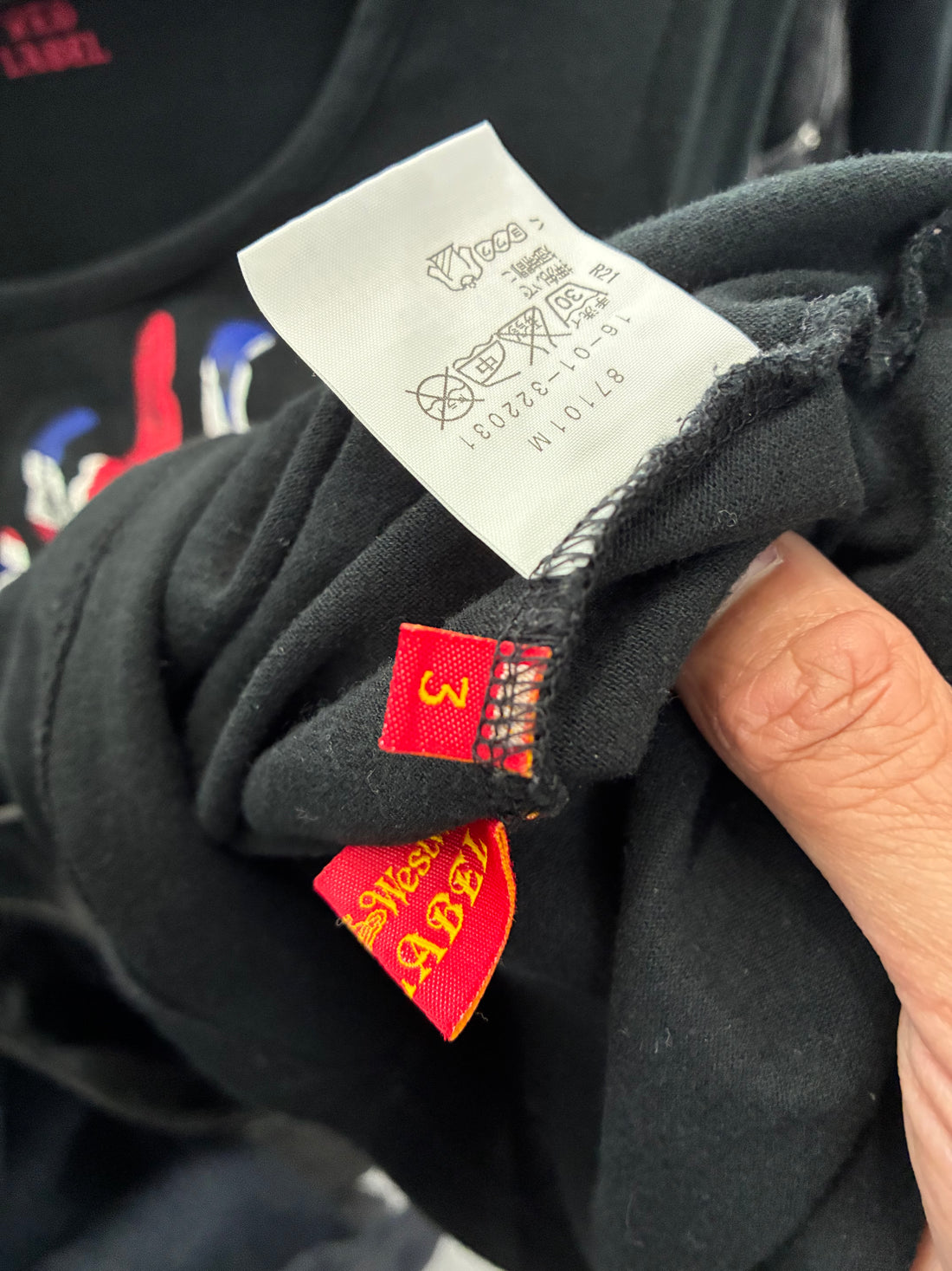 VIVIENNE WESTWOOD FLAG HANDS LONG SLEEVE