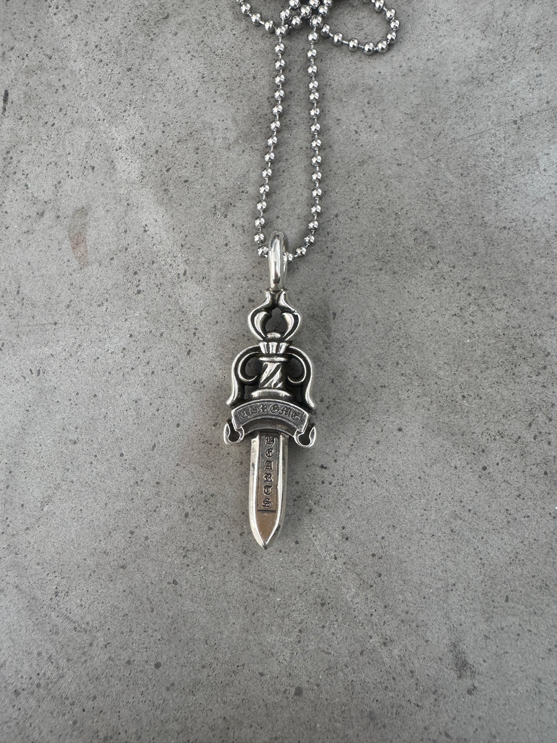 CHROME HEARTS DOUBLE DAGGER PENDANT