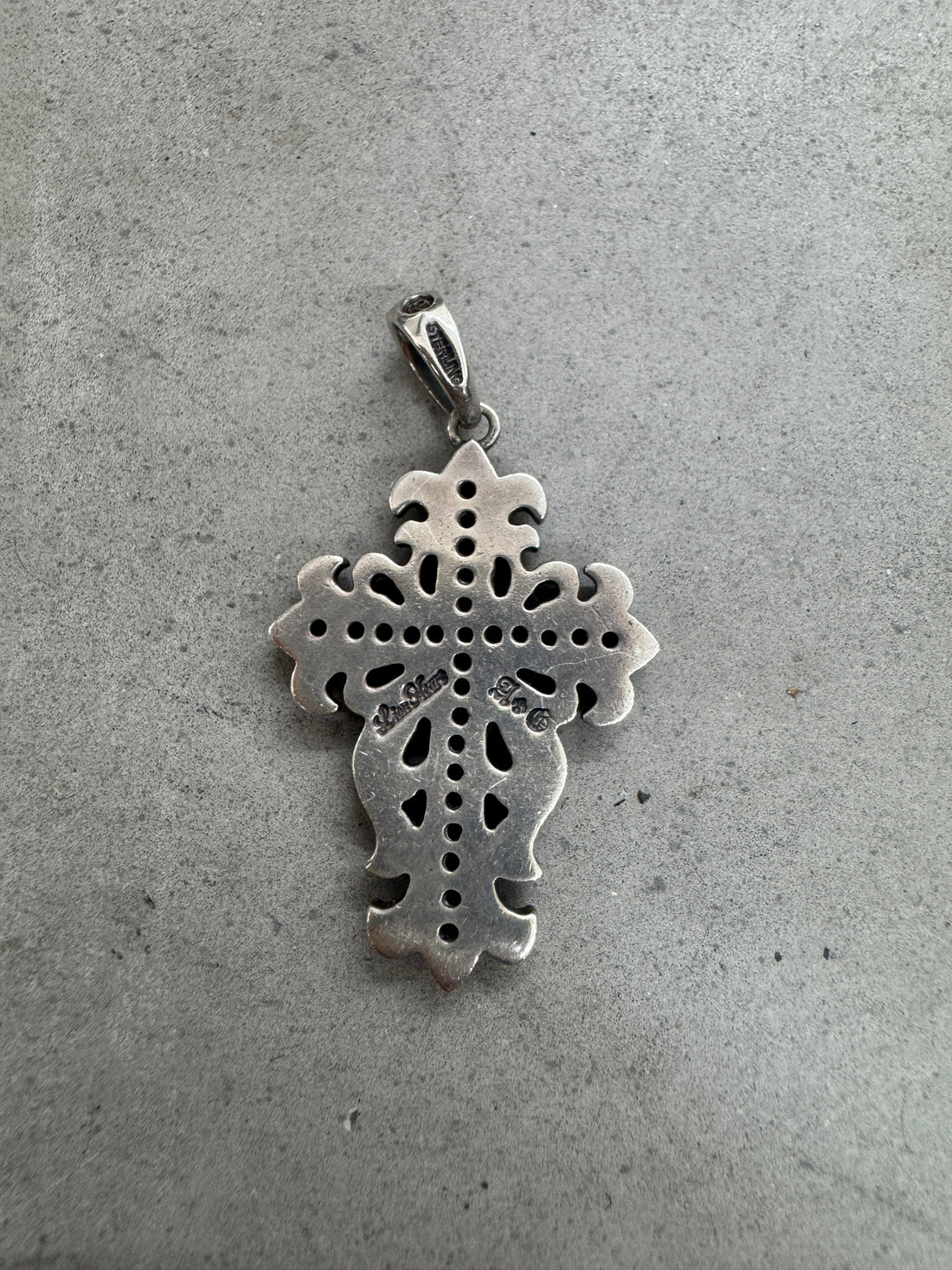 A&G X LION HEART VINE CROSS PENDANT W/PINK SAPPHIRE STONES