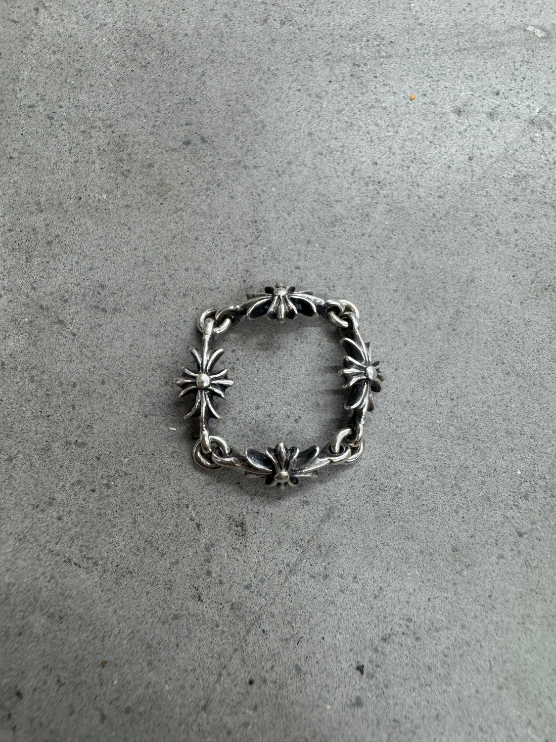 CHROME HEARTS TINY E RING