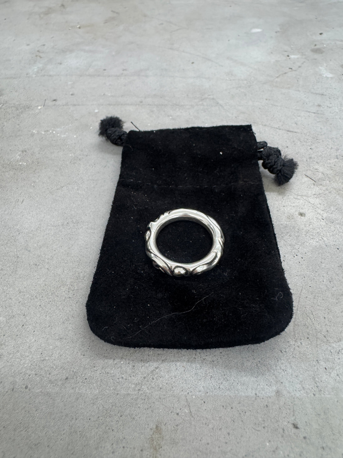 CHROME HEARTS SCROLL BAND RING