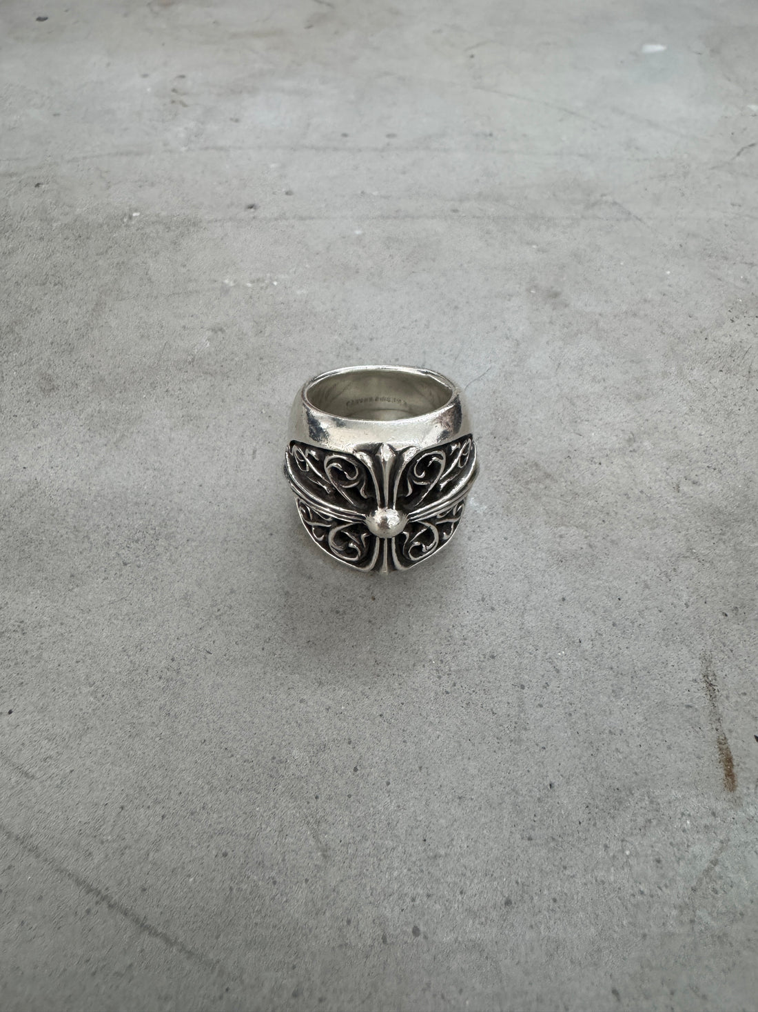 CHROME HEARTS OVAL CROSS RING