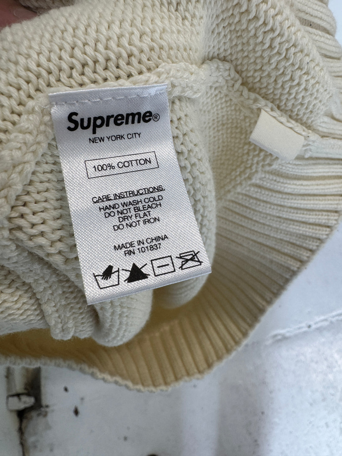 SUPREME KNIT ARC LOGO SWEATER