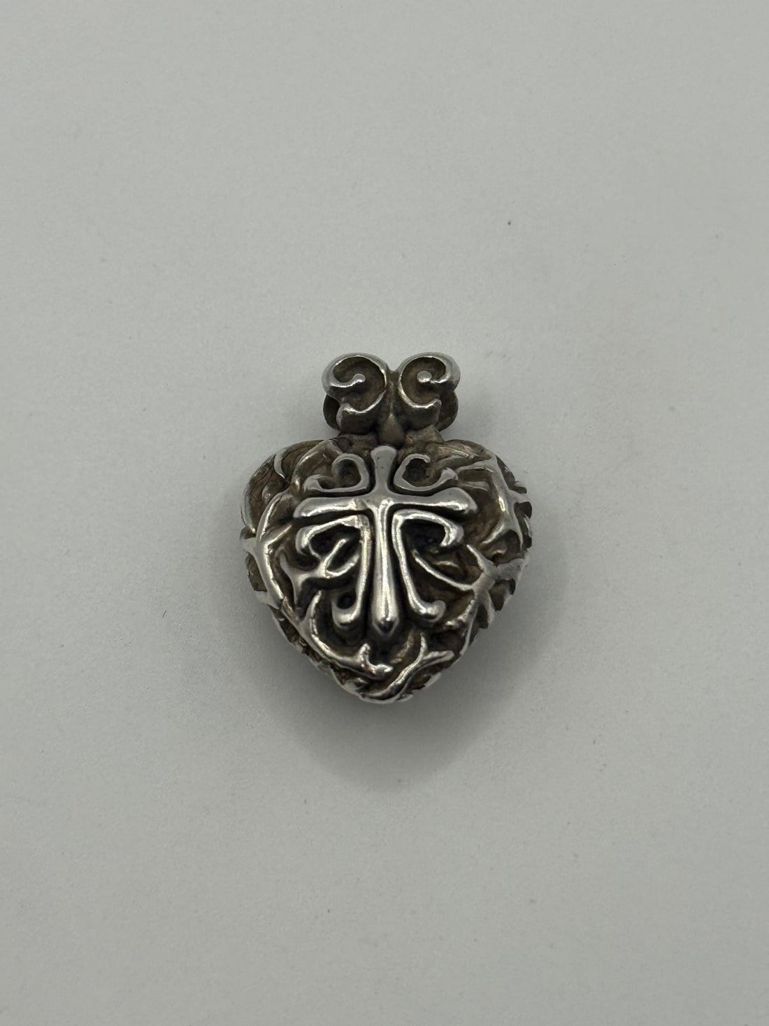 A&G FLORAL HEARTS CROSS PENDANT
