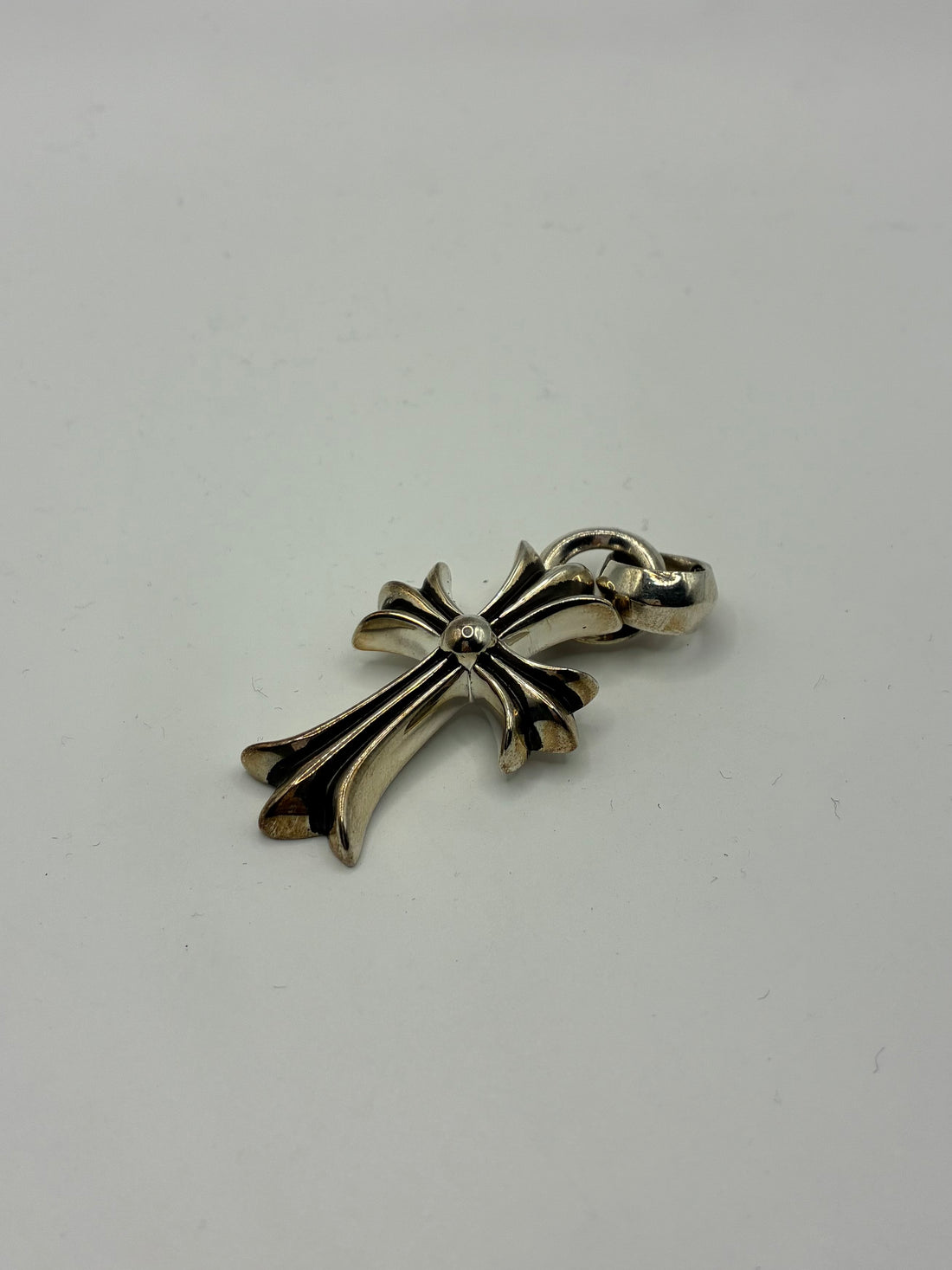 CHROME HEARTS SMALL CROSS PENDANT