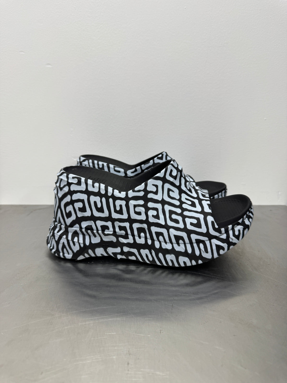 GIVENCHY X CHITO MARSHMALLOW SANDALS