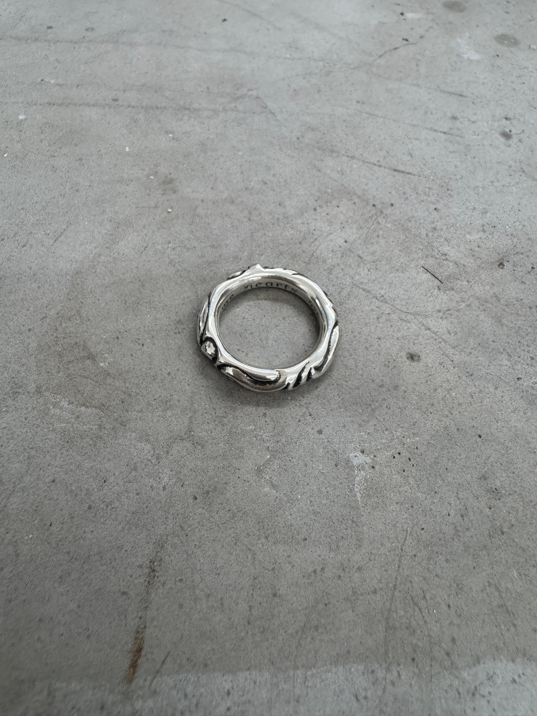 CHROME HEARTS SCROLL BAND RING