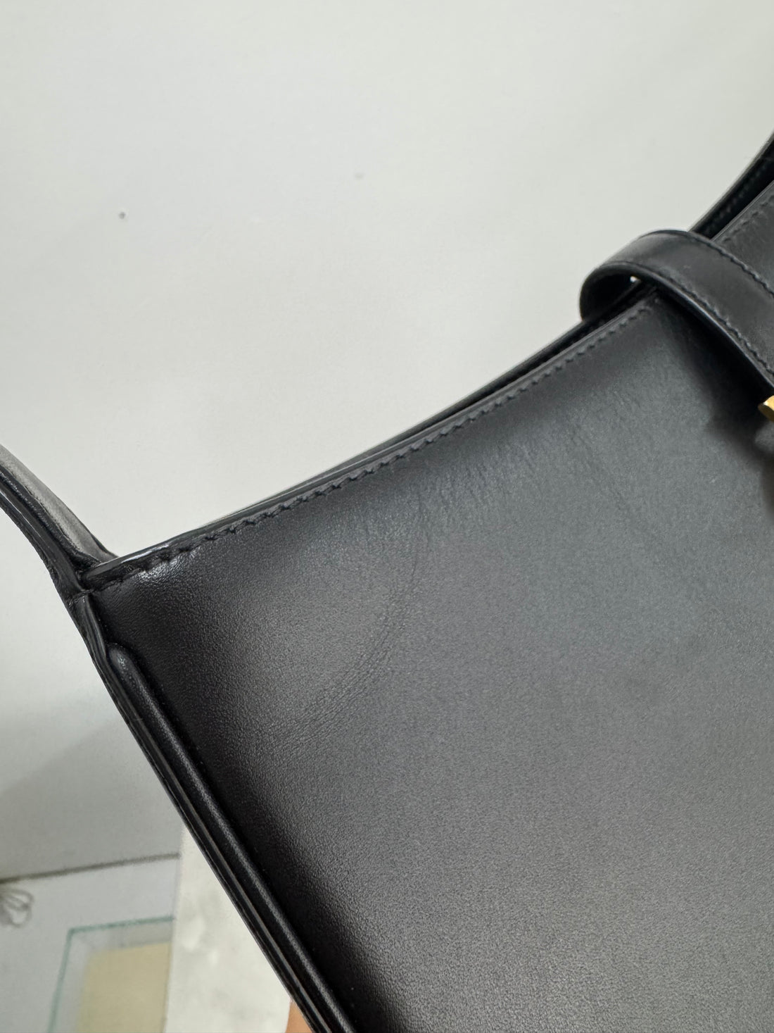 SAINT LAURENT LE 5 À 7 IN SMOOTH LEATHER