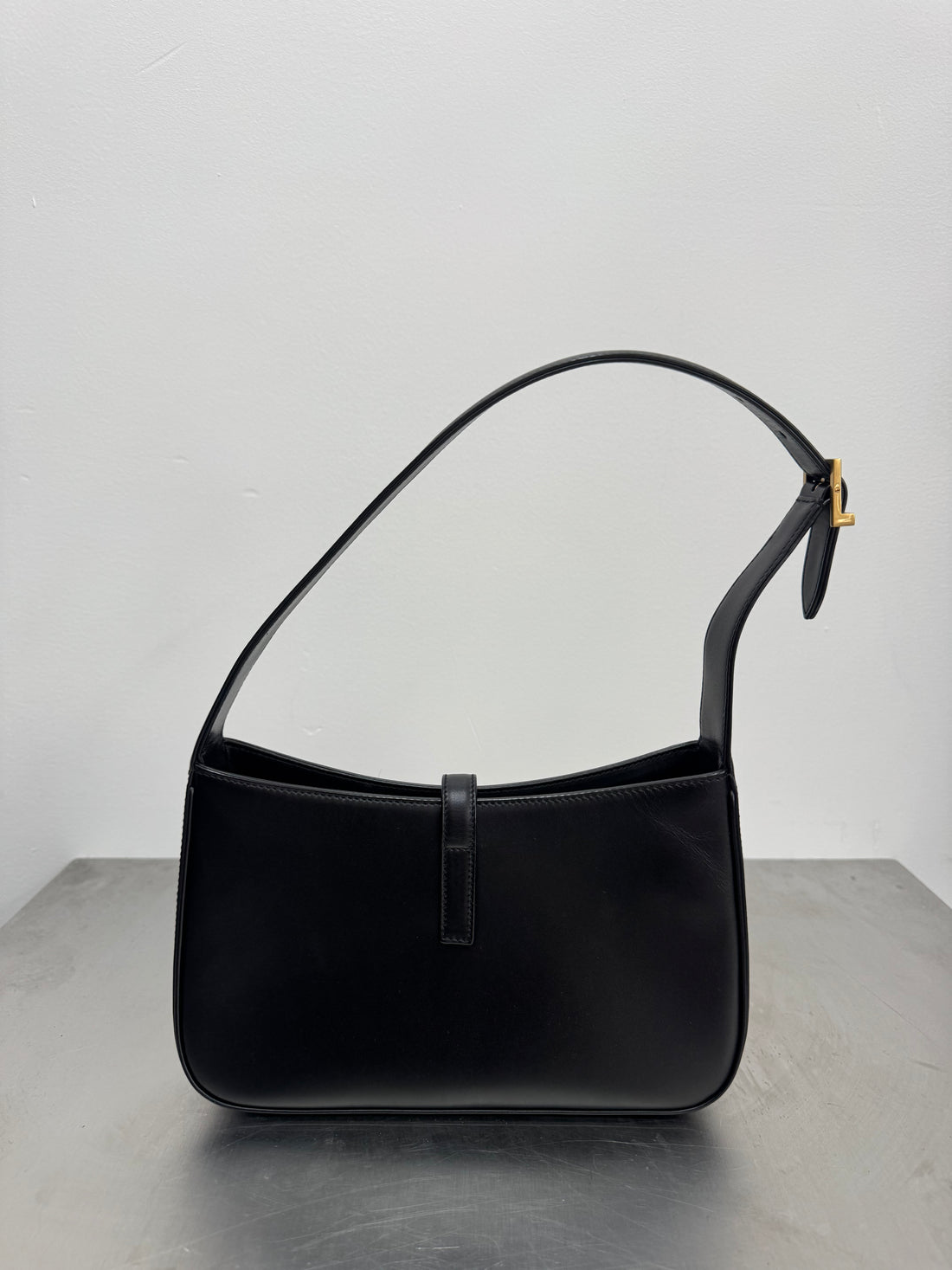 SAINT LAURENT LE 5 À 7 IN SMOOTH LEATHER
