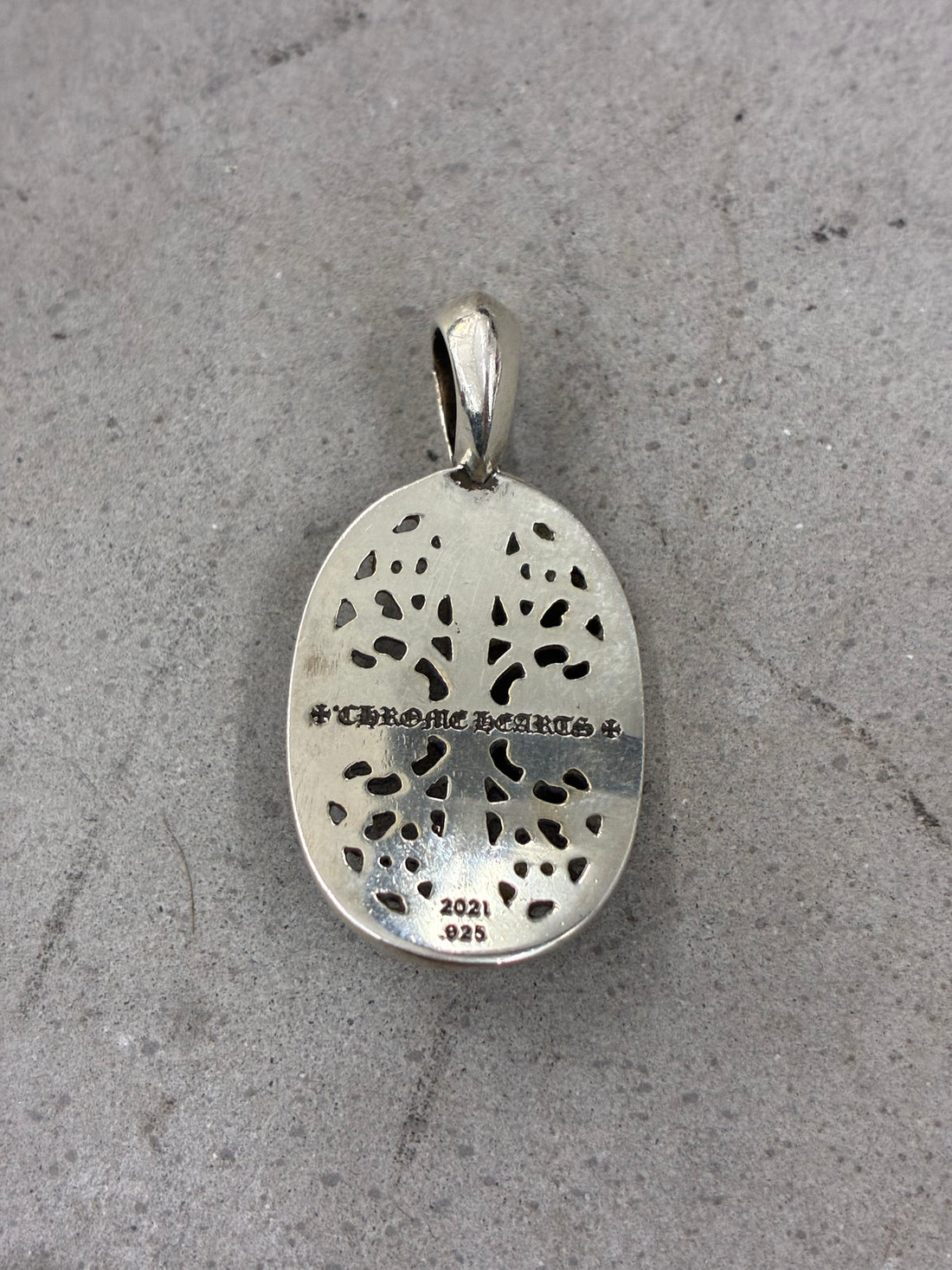 CHROME HEARTS BRAND NEW OVAL CROSS PENDANT